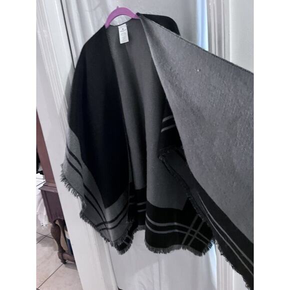 Woolrich Women's One Size Blanket Shawl Wrap Black Gray Fringe Open Front Boho - Picture 4 of 7